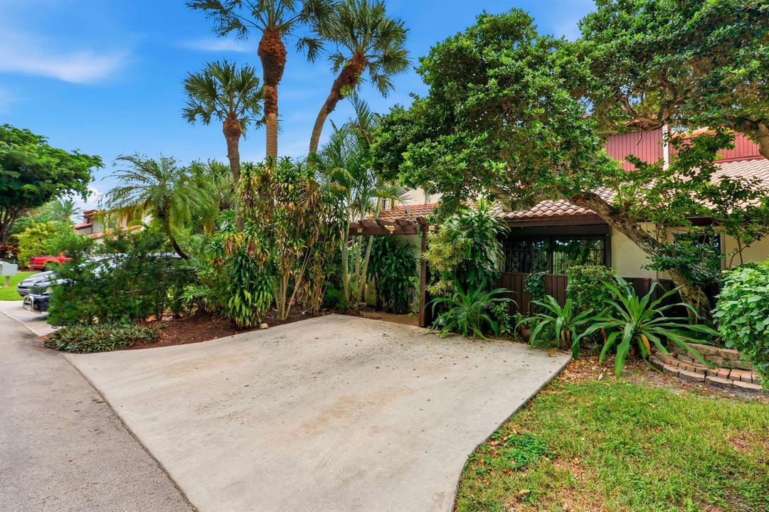 6850 Tiburon Dr
