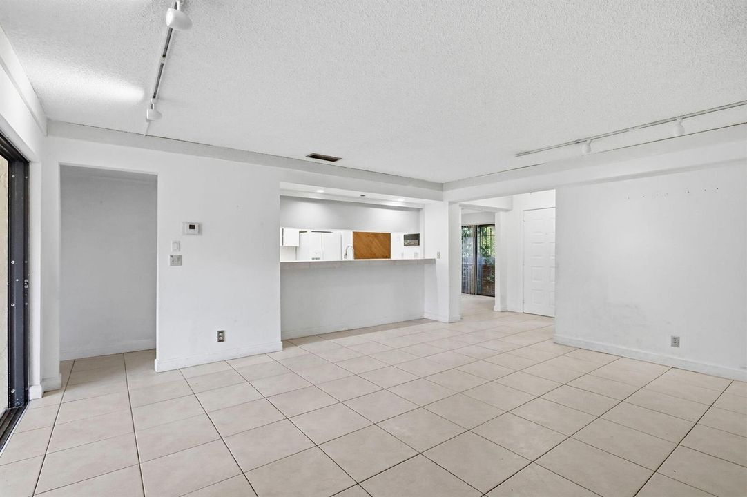 6850 Tiburon Dr