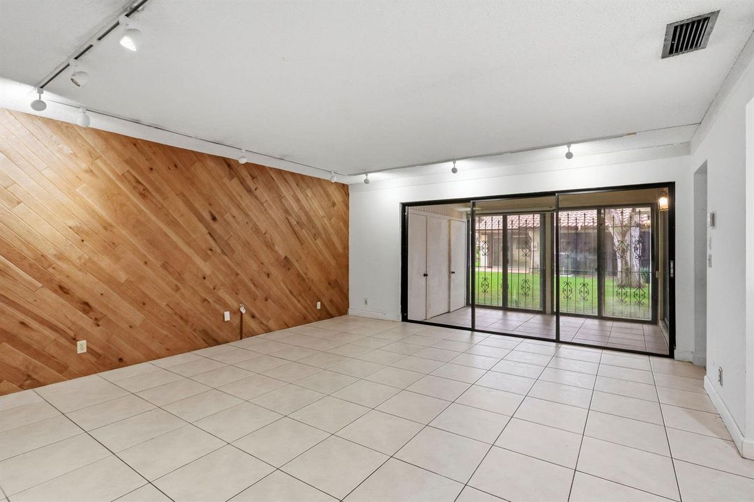 6850 Tiburon Dr