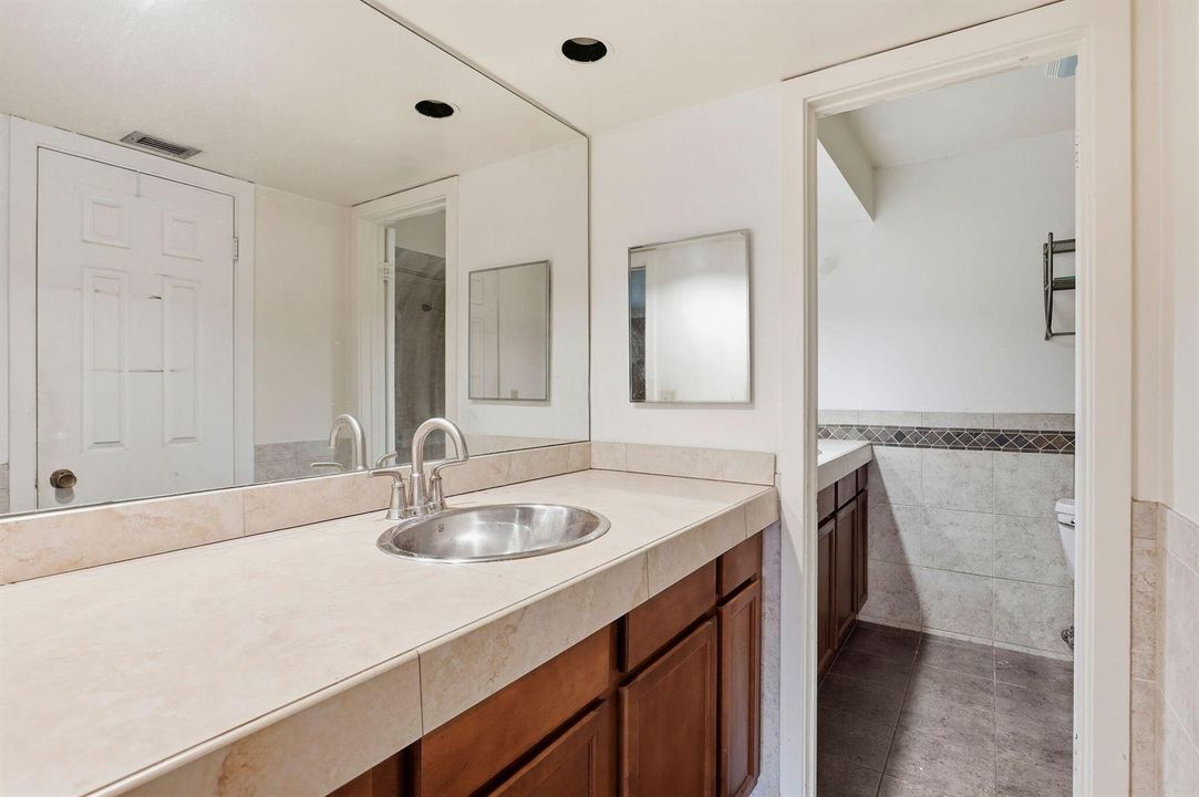 6850 Tiburon Dr
