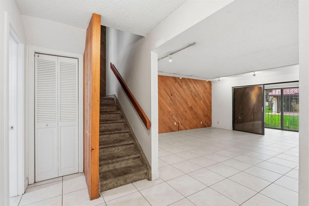6850 Tiburon Dr