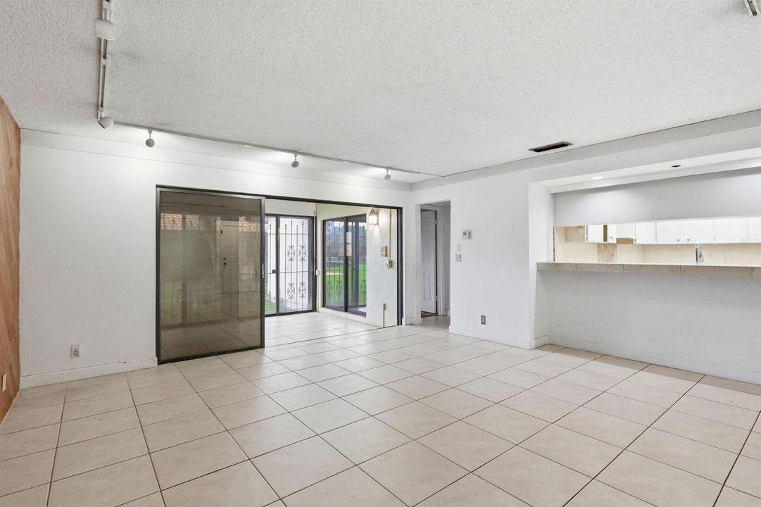 6850 Tiburon Dr