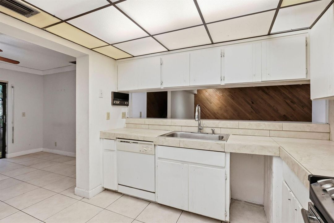 6850 Tiburon Dr
