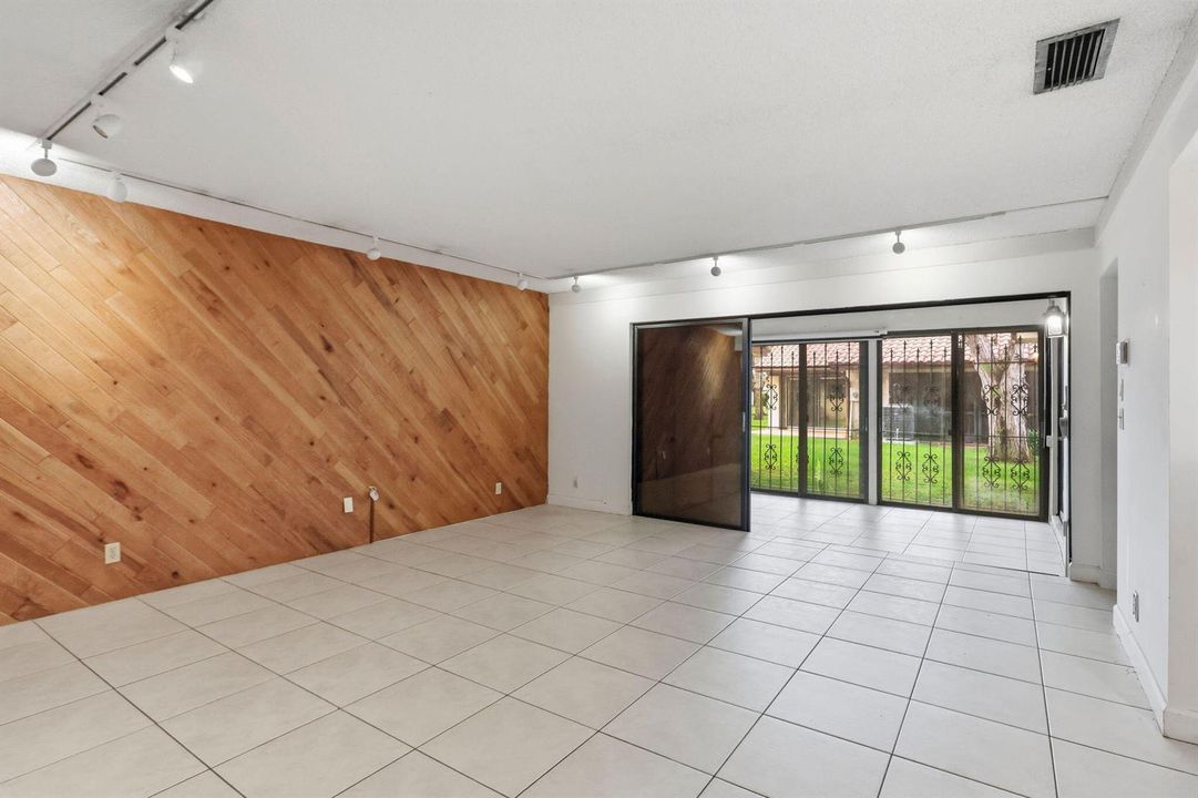 6850 Tiburon Dr