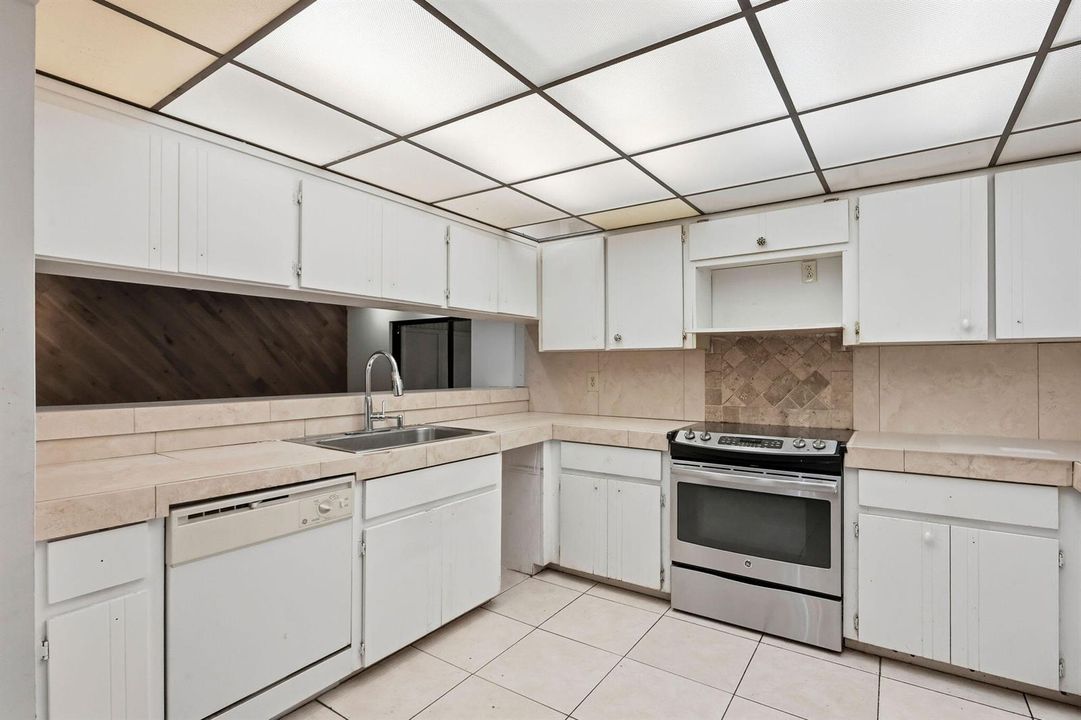 6850 Tiburon Dr