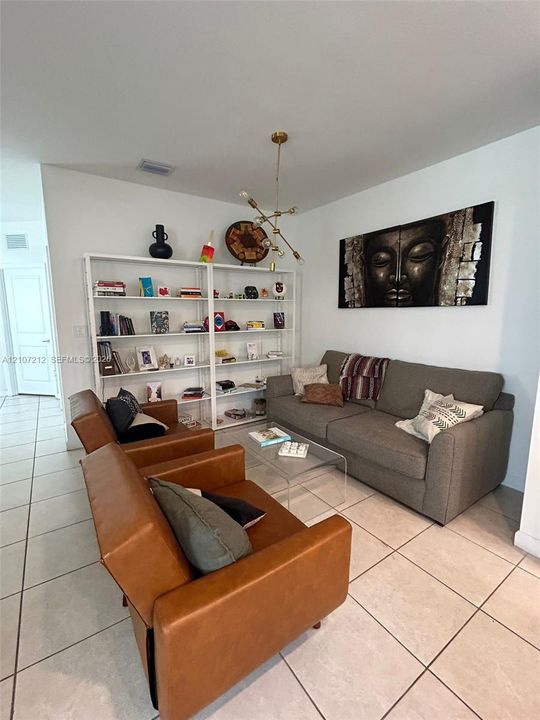En Venta: $460,000 (3 camas, 3 baños, 1320 Pies cuadrados)