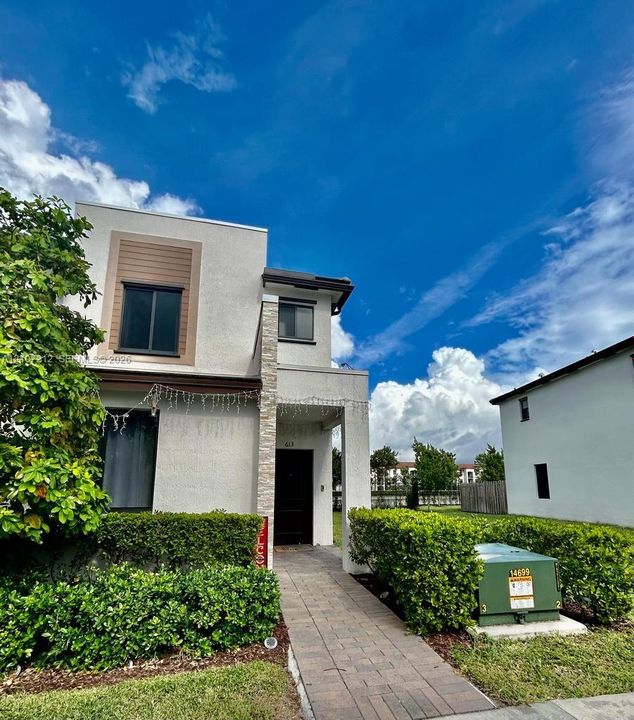 En Venta: $460,000 (3 camas, 3 baños, 1320 Pies cuadrados)