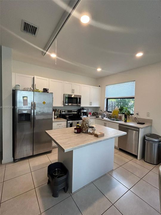 En Venta: $460,000 (3 camas, 3 baños, 1320 Pies cuadrados)