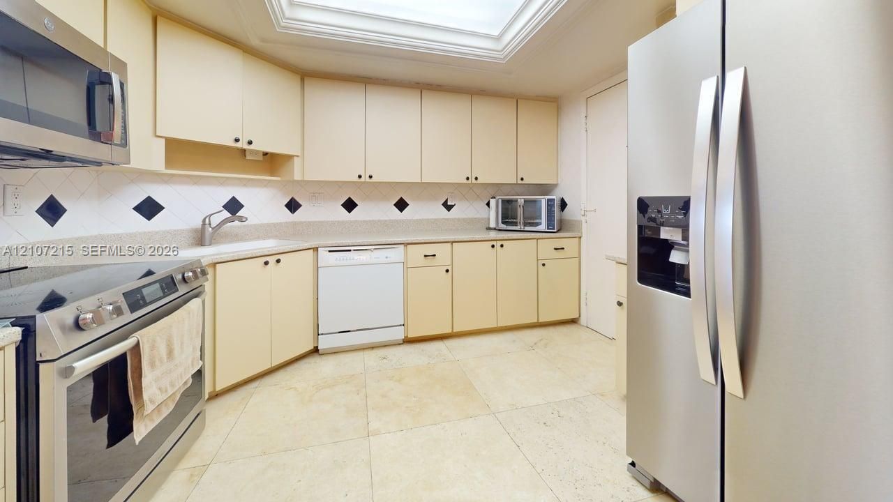 На продажу: $749,999 (2 спален, 2 ванн, 1500 Квадратных фут)