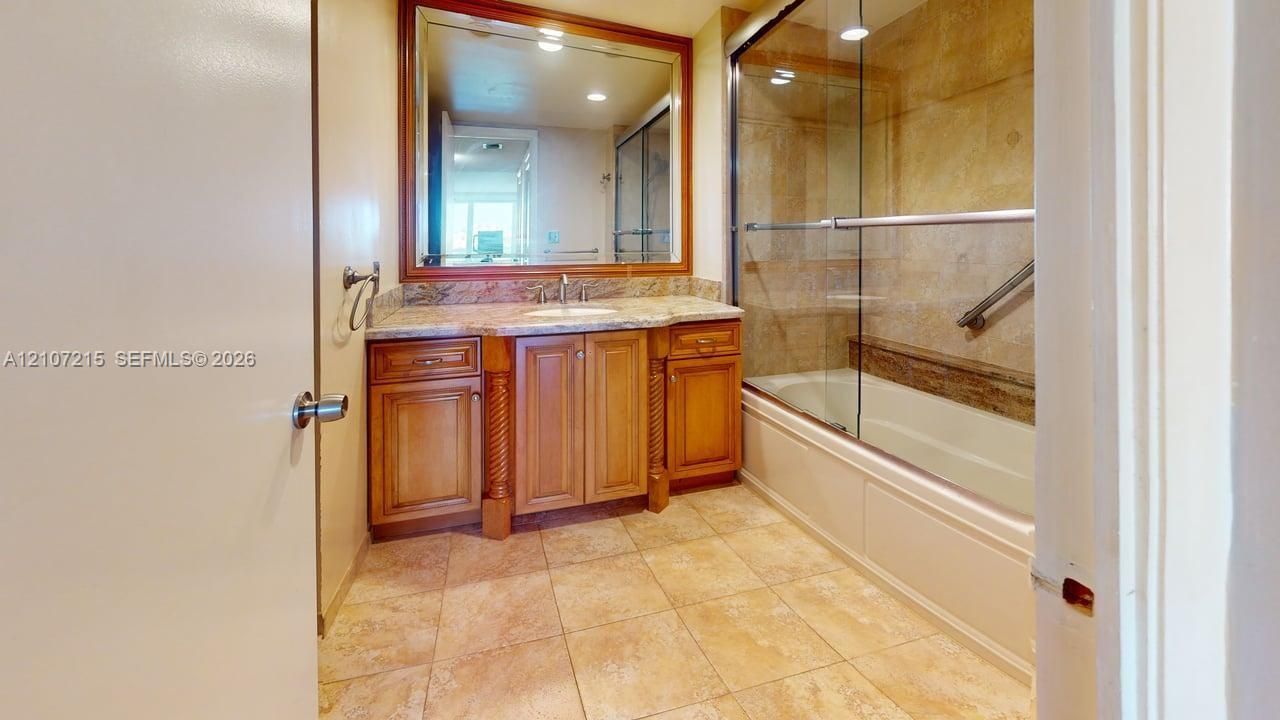 primary suite bath/tub