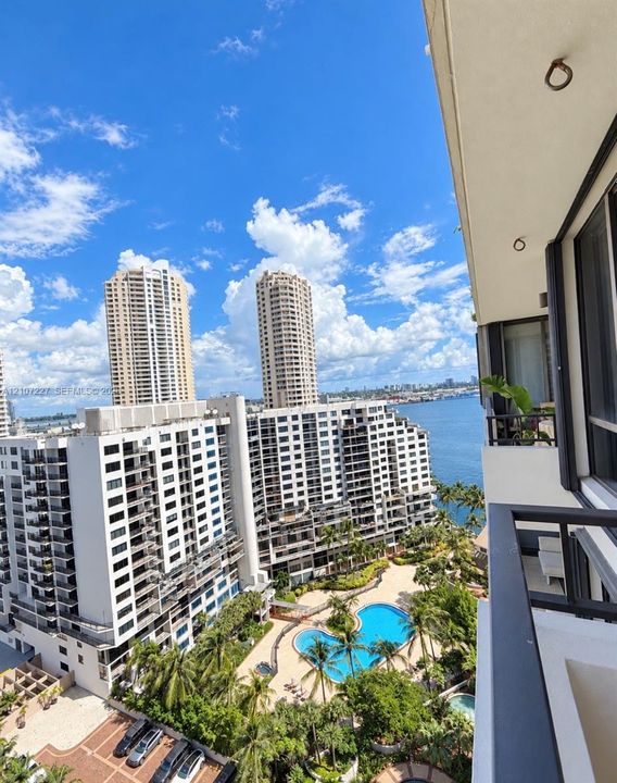 En Venta: $359,000 (1 camas, 1 baños, 836 Pies cuadrados)