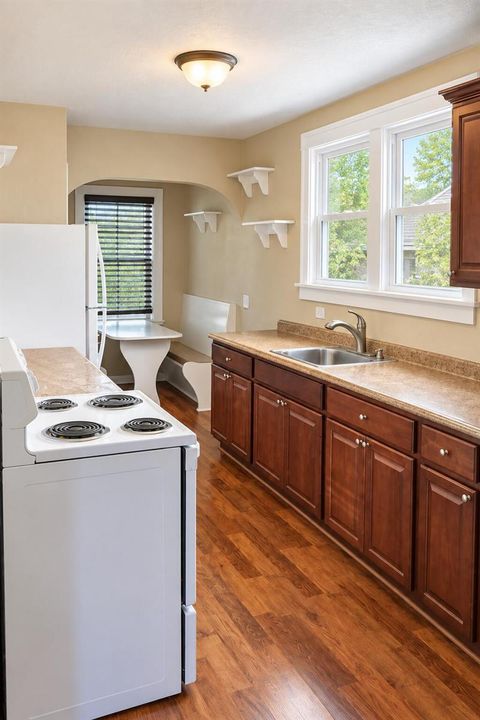 One Bedroom Kitchen