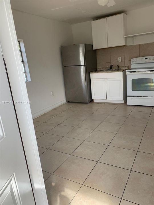 For Rent: $1,700 (1 beds, 1 baths, 2222 Square Feet)