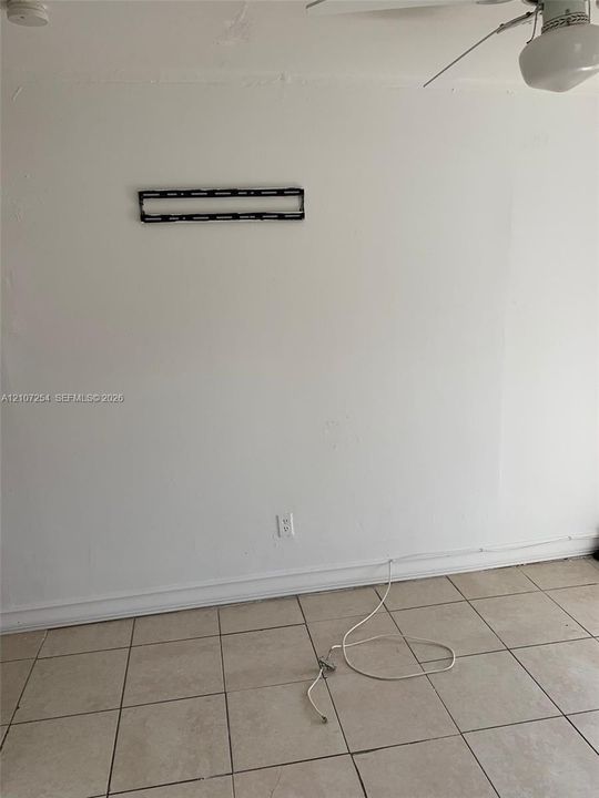 For Rent: $1,700 (1 beds, 1 baths, 2222 Square Feet)