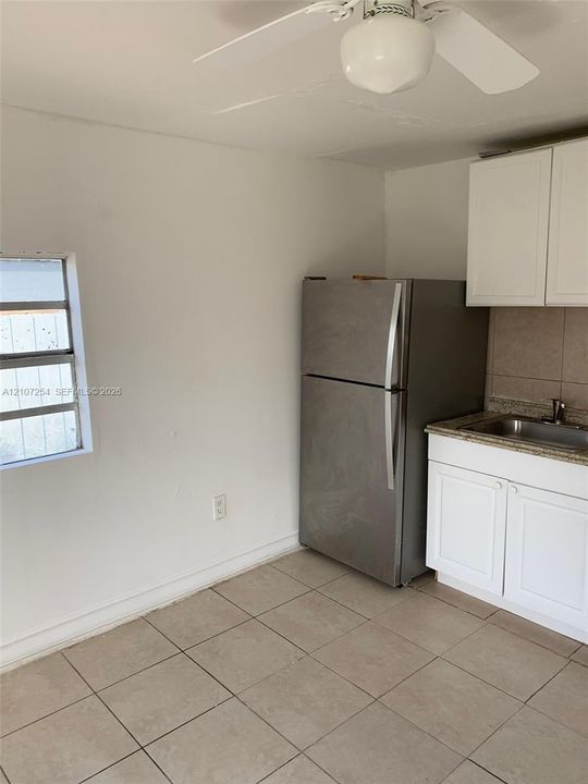 For Rent: $1,700 (1 beds, 1 baths, 2222 Square Feet)