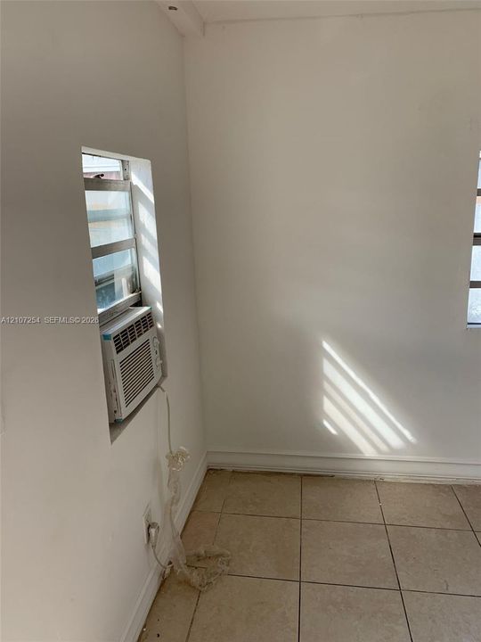 For Rent: $1,700 (1 beds, 1 baths, 2222 Square Feet)
