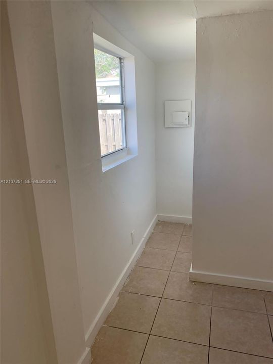 For Rent: $1,700 (1 beds, 1 baths, 2222 Square Feet)