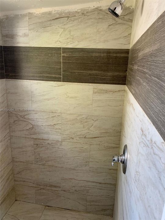 For Rent: $1,700 (1 beds, 1 baths, 2222 Square Feet)