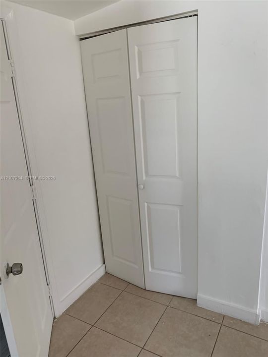 For Rent: $1,700 (1 beds, 1 baths, 2222 Square Feet)