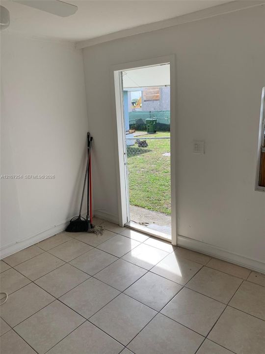 For Rent: $1,700 (1 beds, 1 baths, 2222 Square Feet)