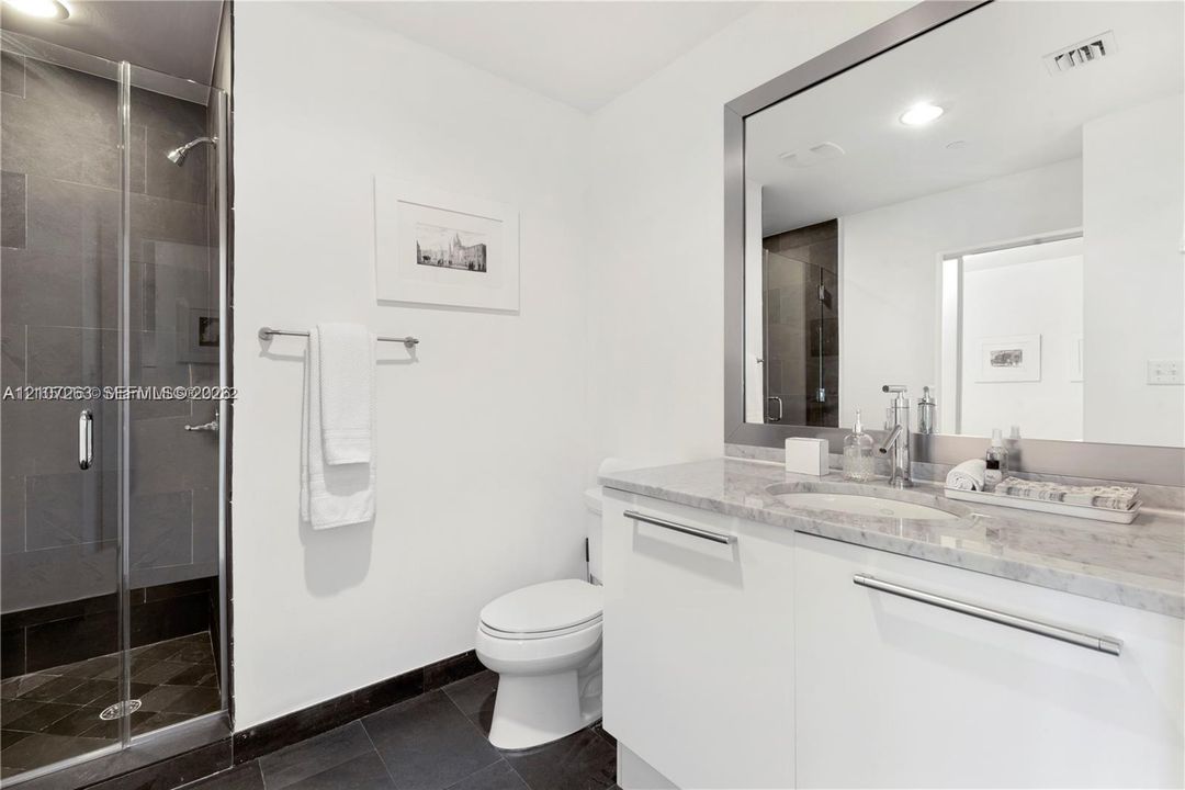 For Sale: $650,000 (1 beds, 2 baths, 1031 Square Feet)