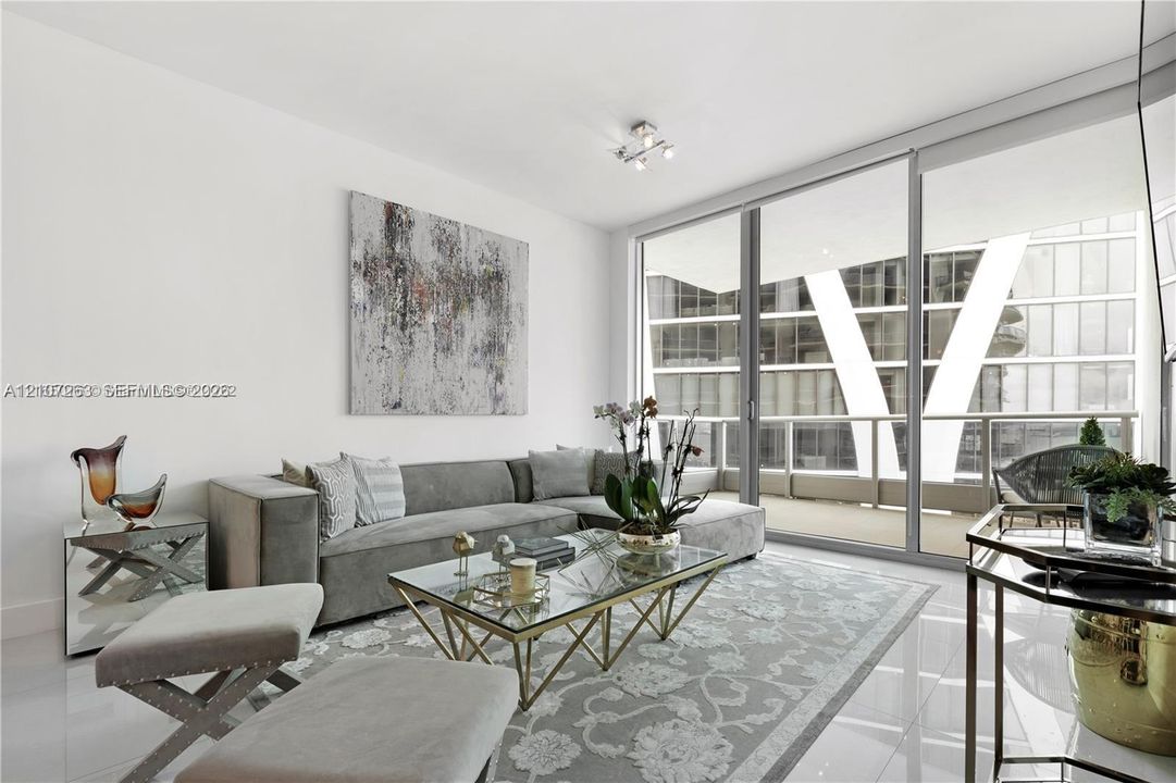 For Sale: $650,000 (1 beds, 2 baths, 1031 Square Feet)