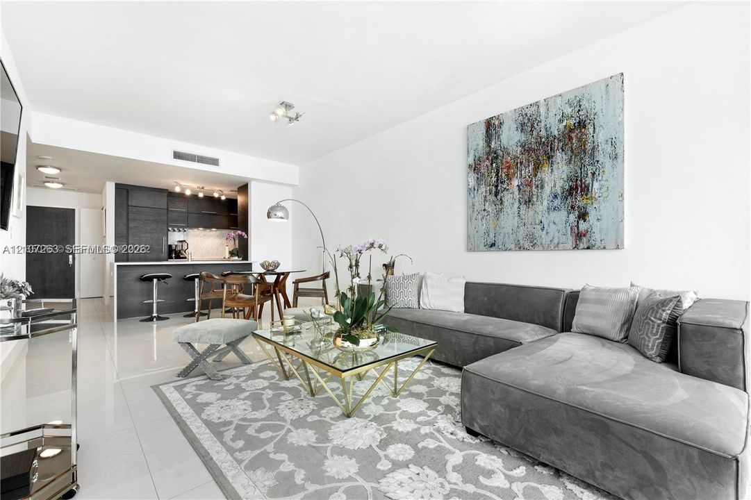 For Sale: $650,000 (1 beds, 2 baths, 1031 Square Feet)
