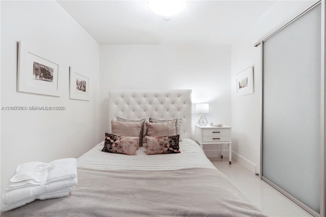 For Sale: $650,000 (1 beds, 2 baths, 1031 Square Feet)