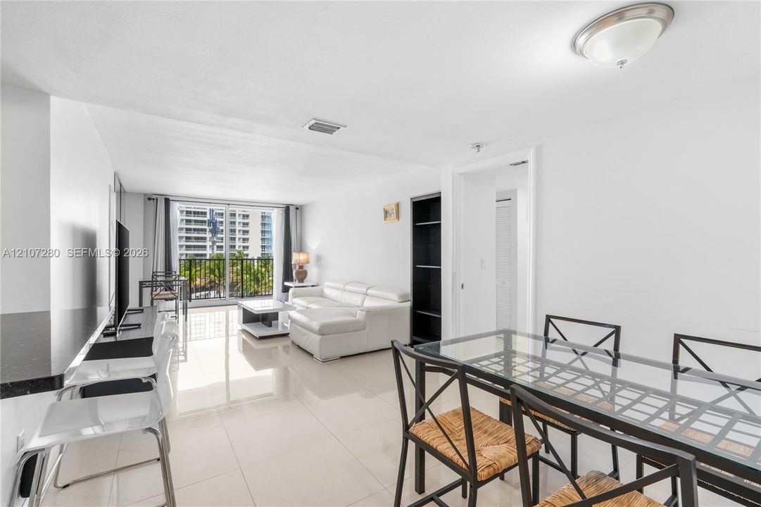 В аренду: $3,700 (2 спален, 2 ванн, 1024 Квадратных фут)