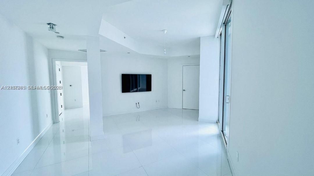 For Sale: $2,190,000 (3 beds, 3 baths, 2201 Square Feet)