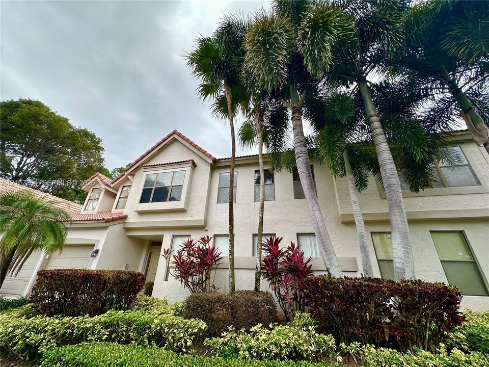 For Rent: $3,500 (3 beds, 2 baths, 1747 Square Feet)
