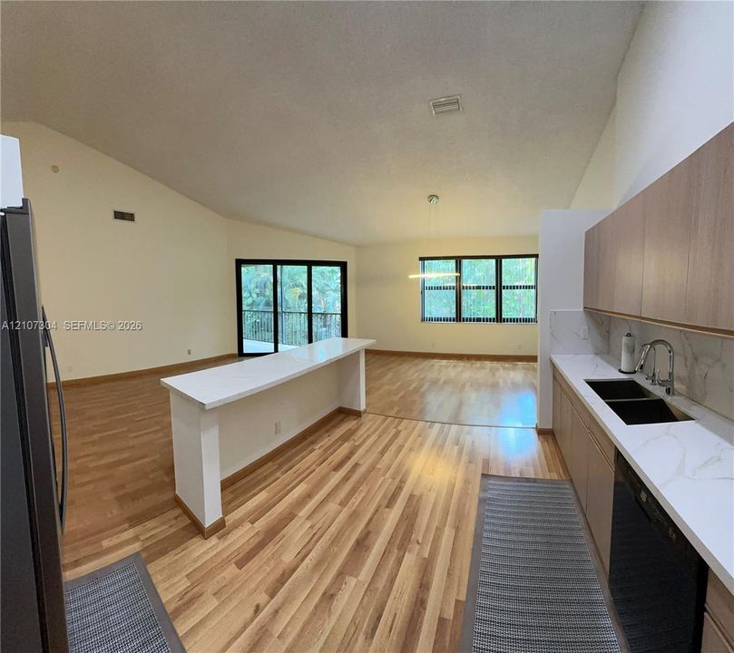 For Rent: $3,500 (3 beds, 2 baths, 1747 Square Feet)