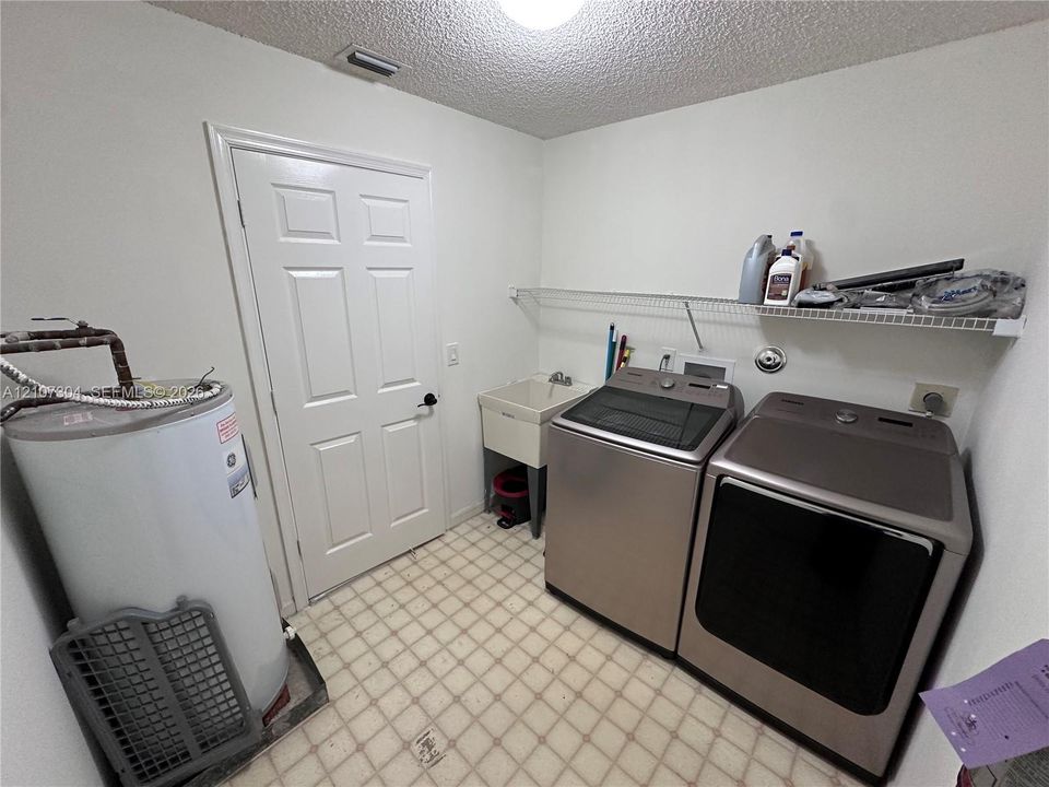 For Rent: $3,500 (3 beds, 2 baths, 1747 Square Feet)