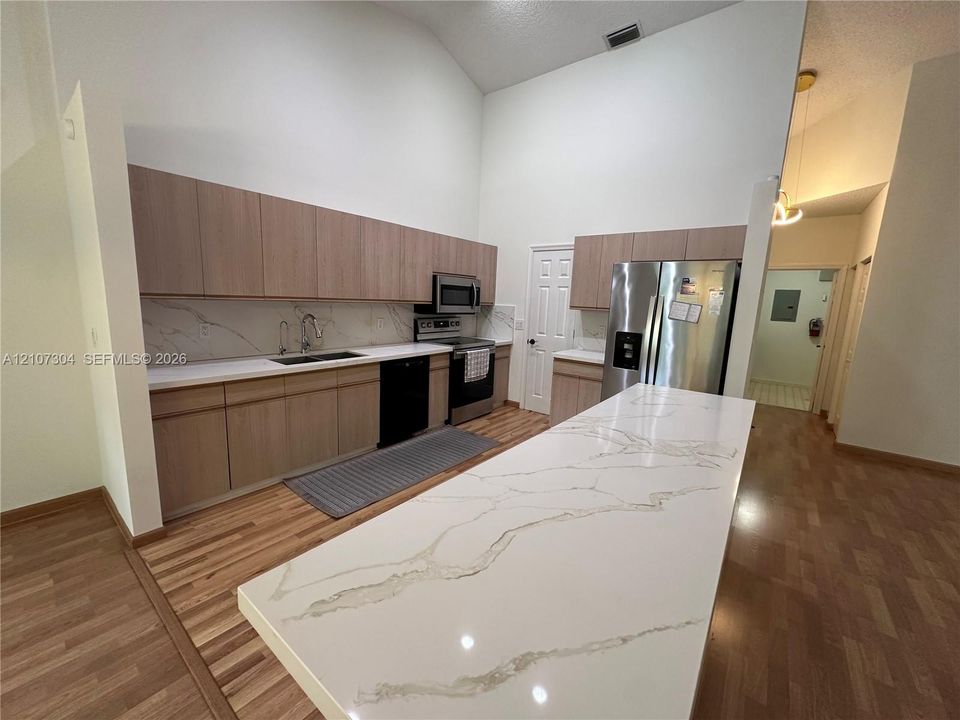 For Rent: $3,500 (3 beds, 2 baths, 1747 Square Feet)