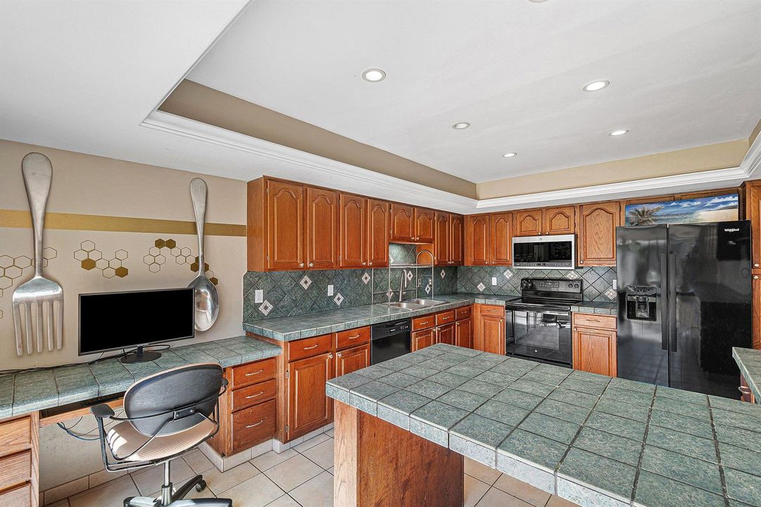 2810 SAND PINES CT.