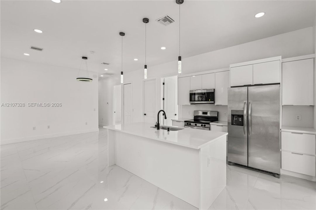 На продажу: $259,000 (3 спален, 2 ванн, 1063 Квадратных фут)