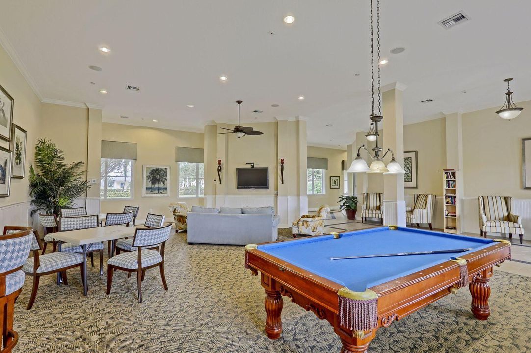 CLUB HOUSE