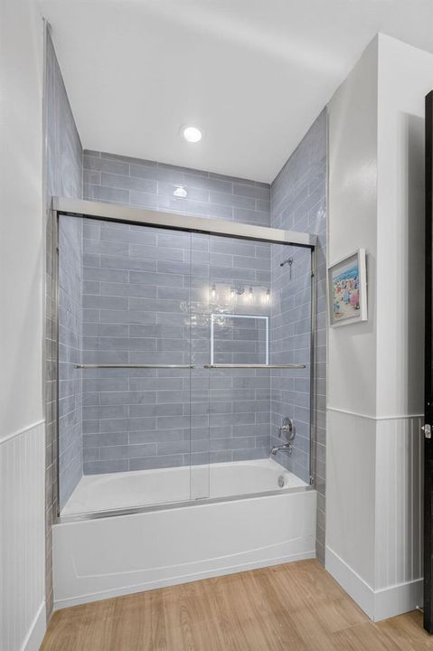 Guest Bath tub