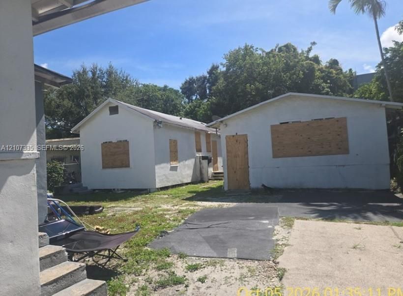 For Sale: $550,000 (3 beds, 2 baths, 2098 Square Feet)
