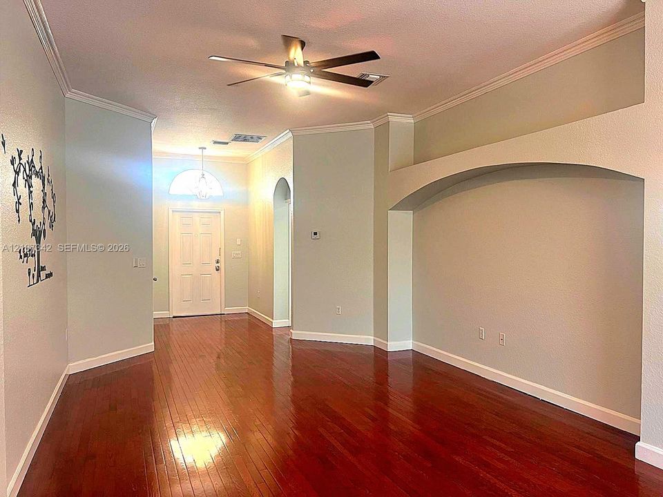 En Renta: $2,900 (3 camas, 2 baños, 1885 Pies cuadrados)