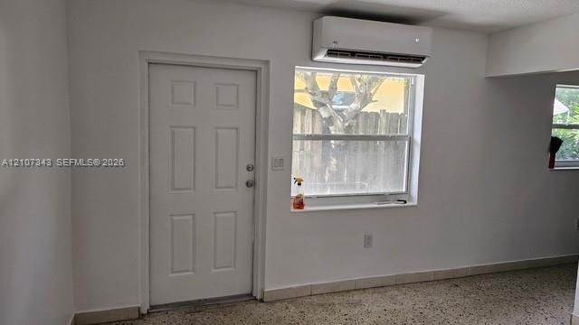 В аренду: $1,900 (2 спален, 1 ванн, 650 Квадратных фут)
