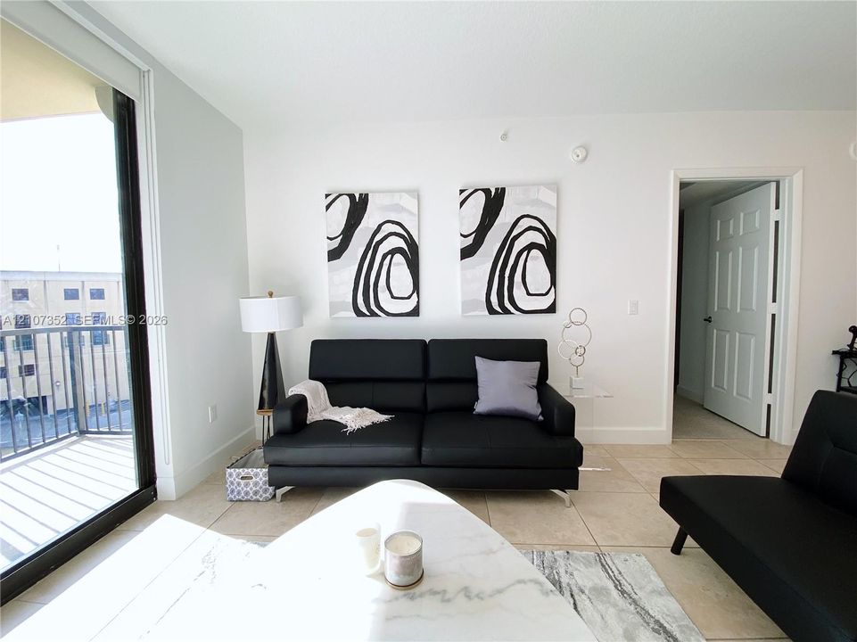 В аренду: $4,300 (2 спален, 2 ванн, 1189 Квадратных фут)