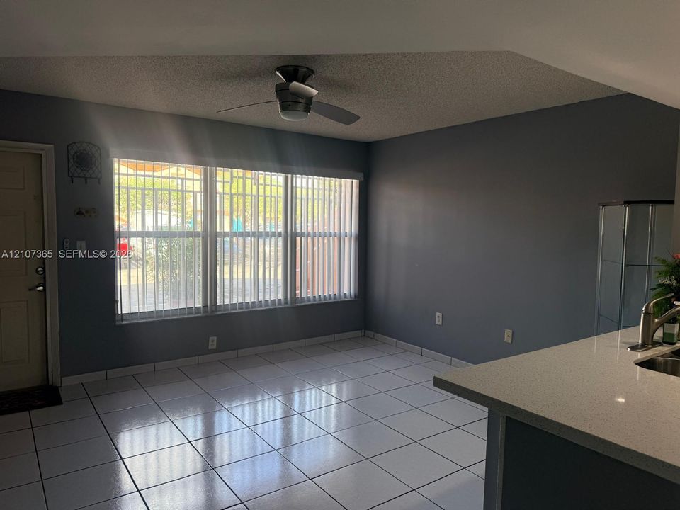 For Sale: $270,000 (2 beds, 2 baths, 840 Square Feet)