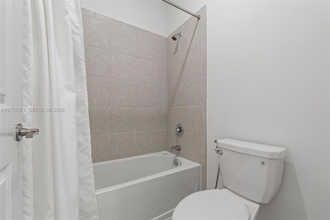 На продажу: $690,000 (5 спален, 3 ванн, 2640 Квадратных фут)
