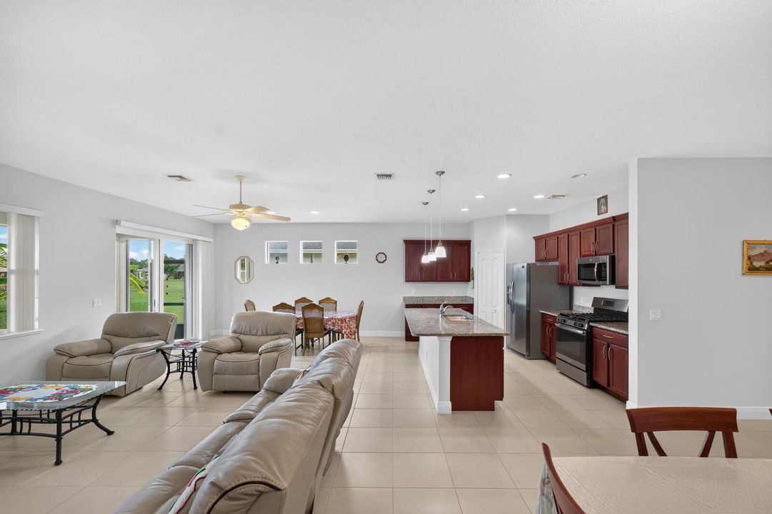 727 Honeybell Ct SW-23