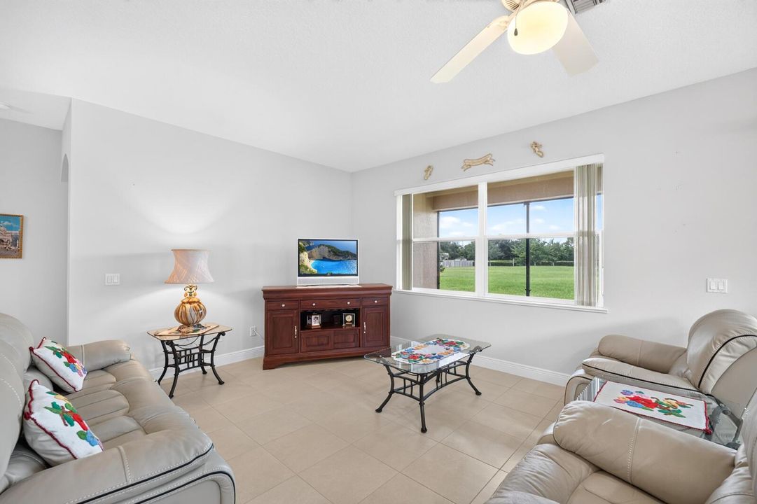 727 Honeybell Ct SW-12