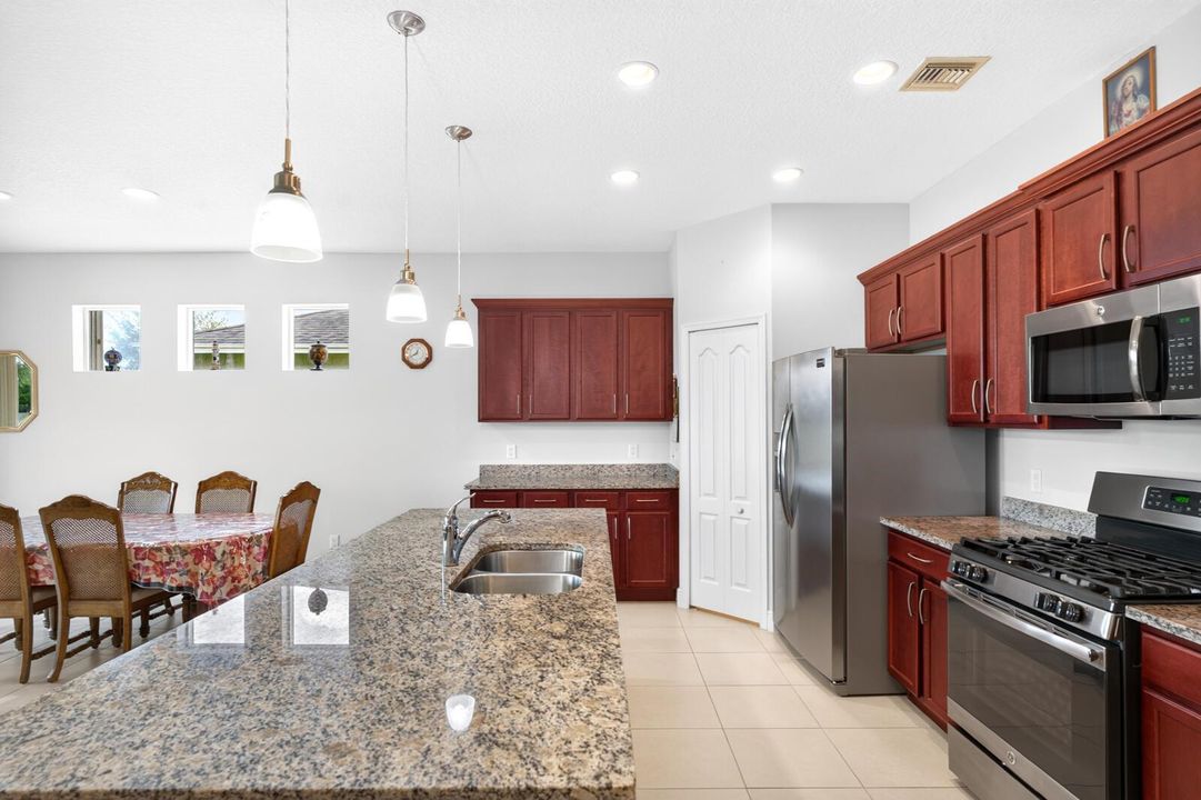 727 Honeybell Ct SW-8