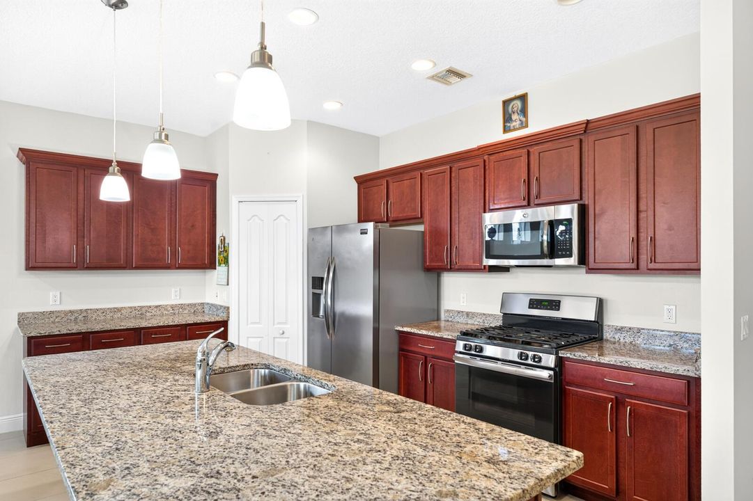 727 Honeybell Ct SW-9