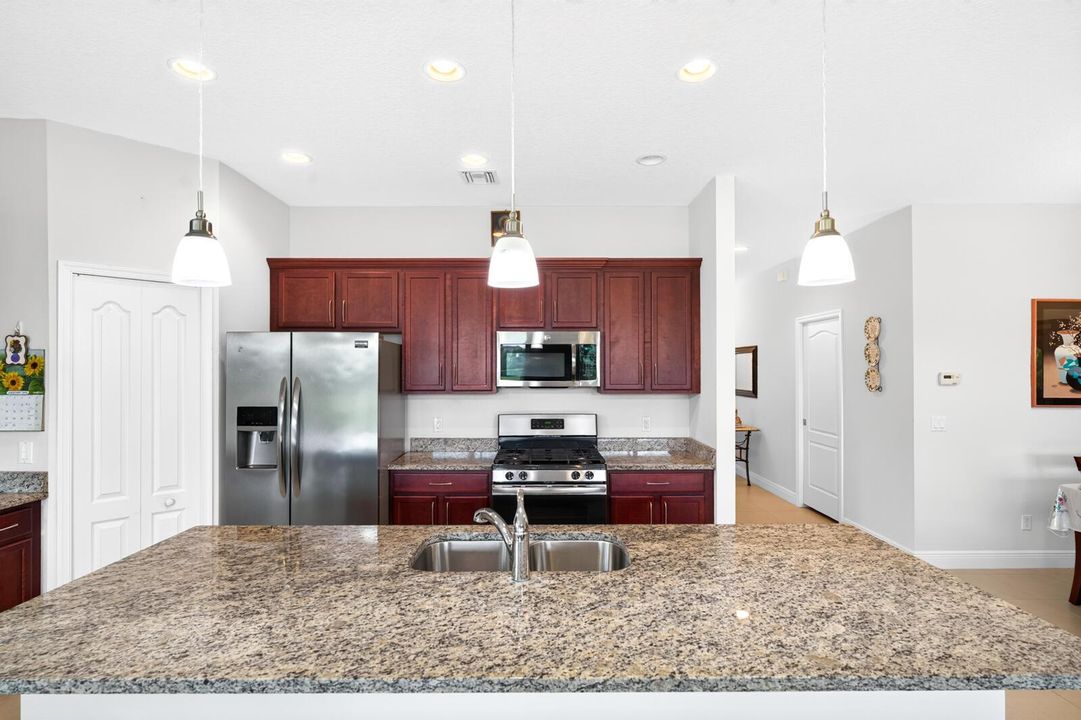 727 Honeybell Ct SW-11