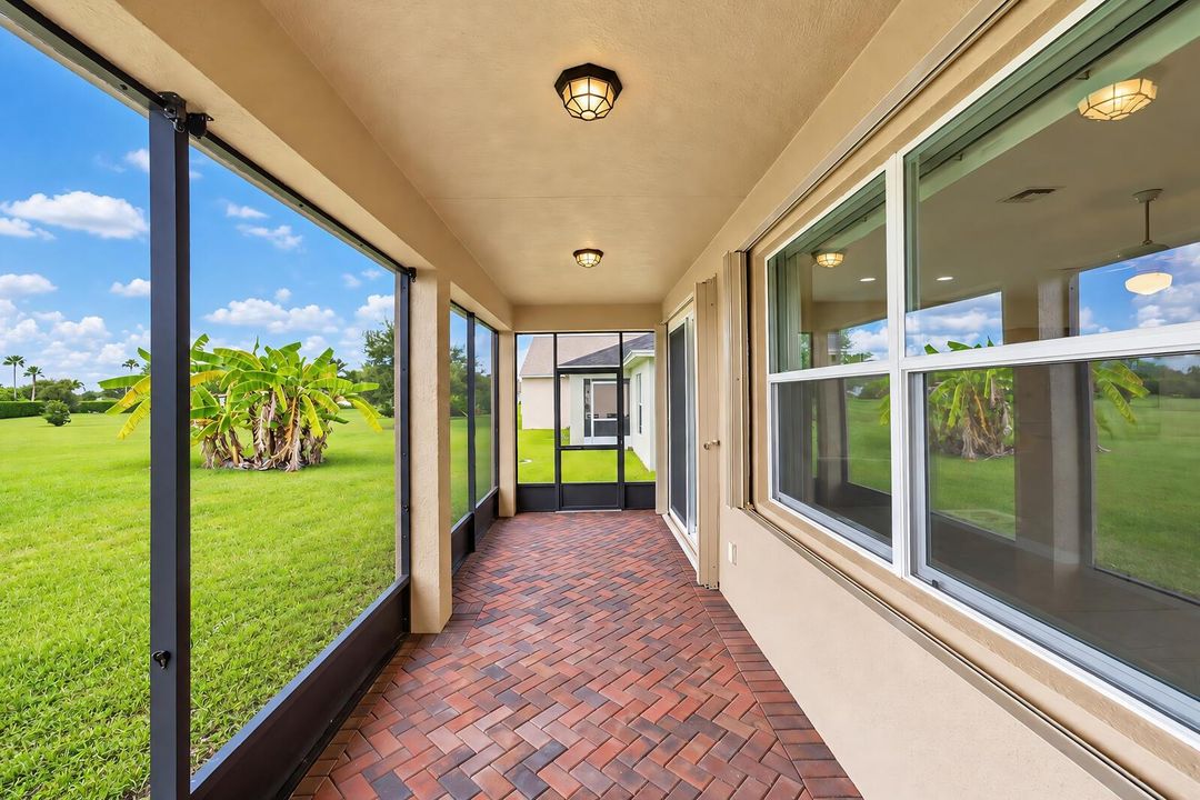 727 Honeybell Ct SW-16